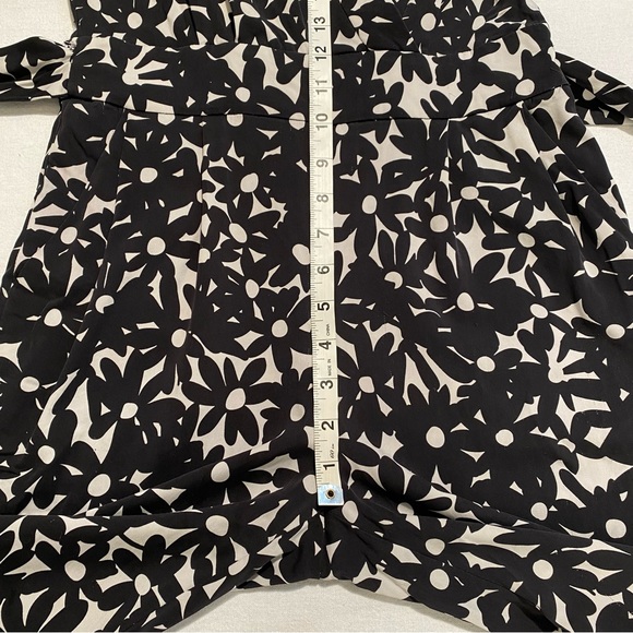 Diane Von Furstenberg DVF Purdy Black and White Floral Jumpsuit Size 2 - Picture 10 of 16
